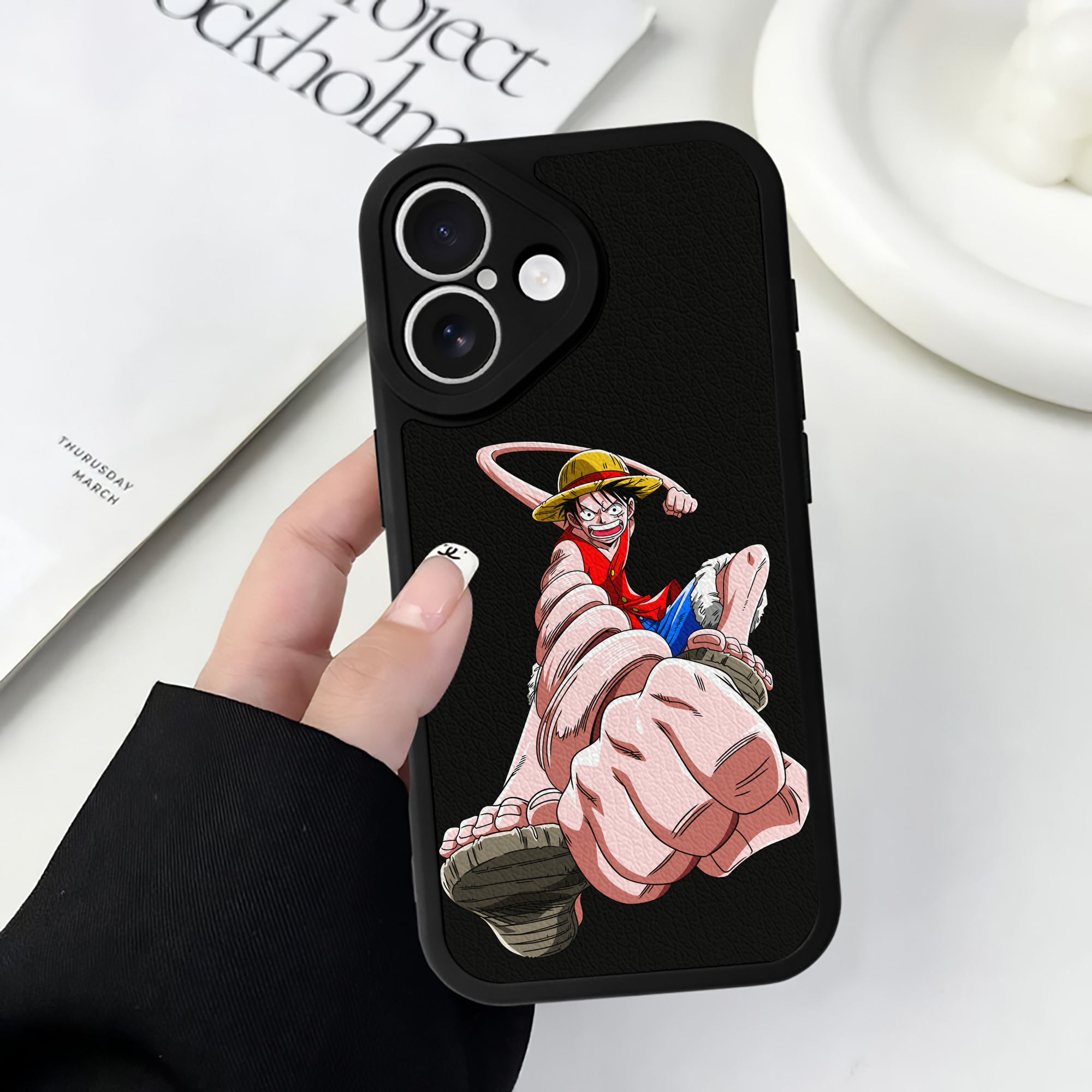 （画像用） ワンピース モンキー・D・ルフィ ONE PIECE Monkey D. Luffy 【iPhone 16シリーズ対応】シリコンスマホケース（レザー調） 材質：シリコン